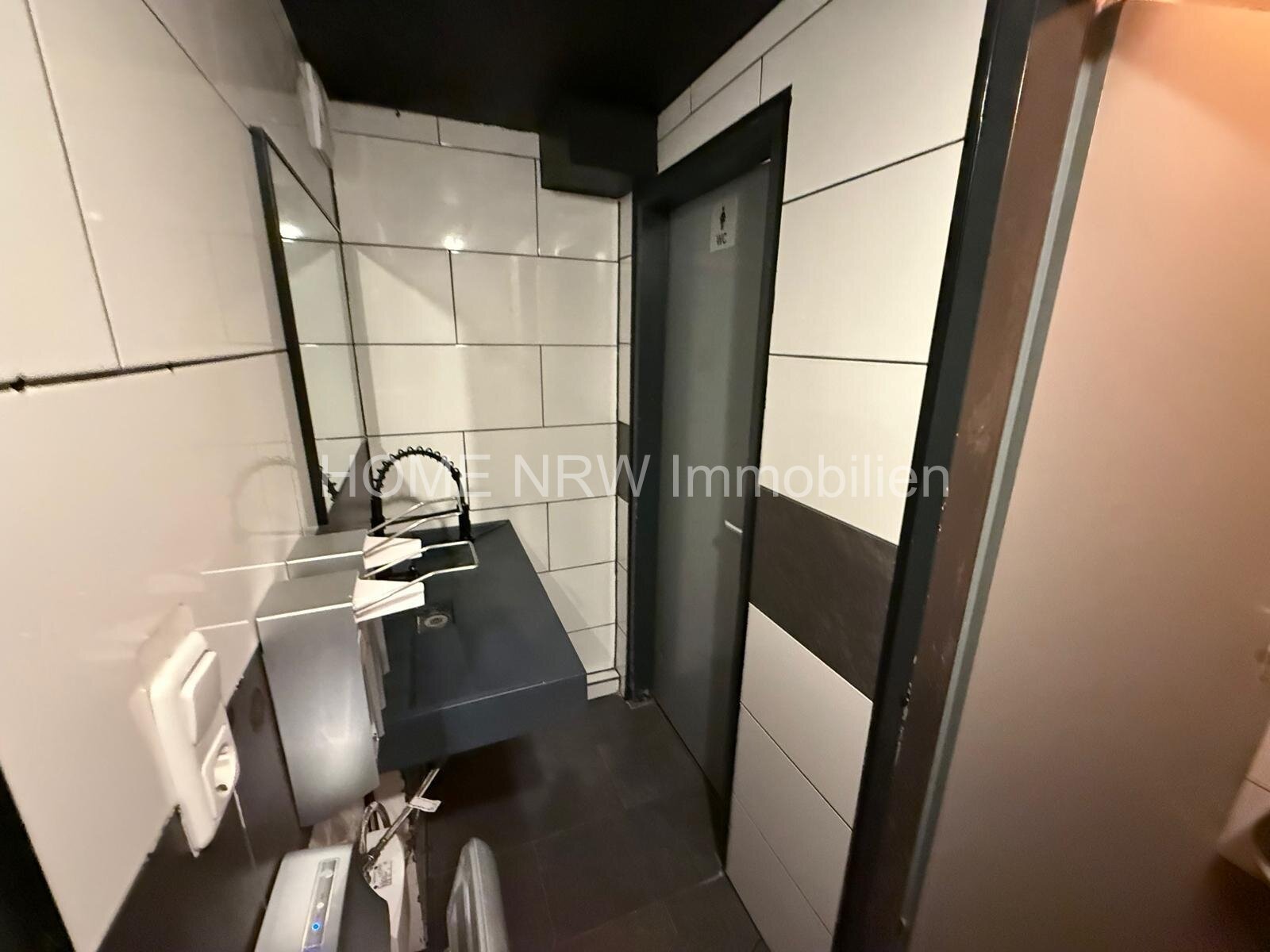 Vielseitige & kernsanierte Gastronomie in Toplage – Sternstraße 1A, Krefeld