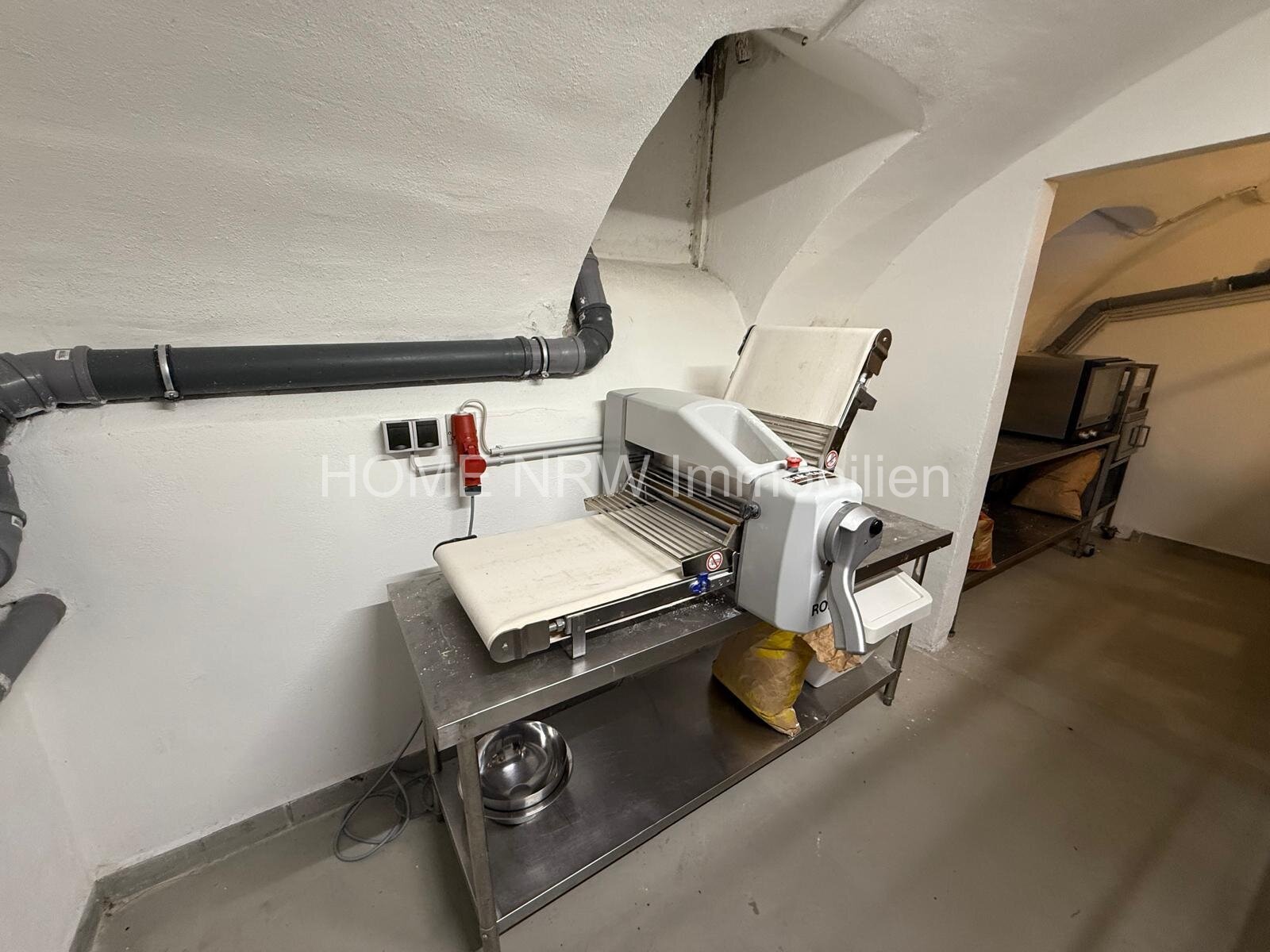 Vielseitige & kernsanierte Gastronomie in Toplage – Sternstraße 1A, Krefeld