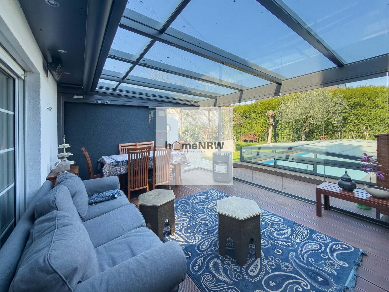 Hochwertiges Einfamilienhaus in Meerbusch – beheizter Pool, eigener Brunnen und Top-Lage