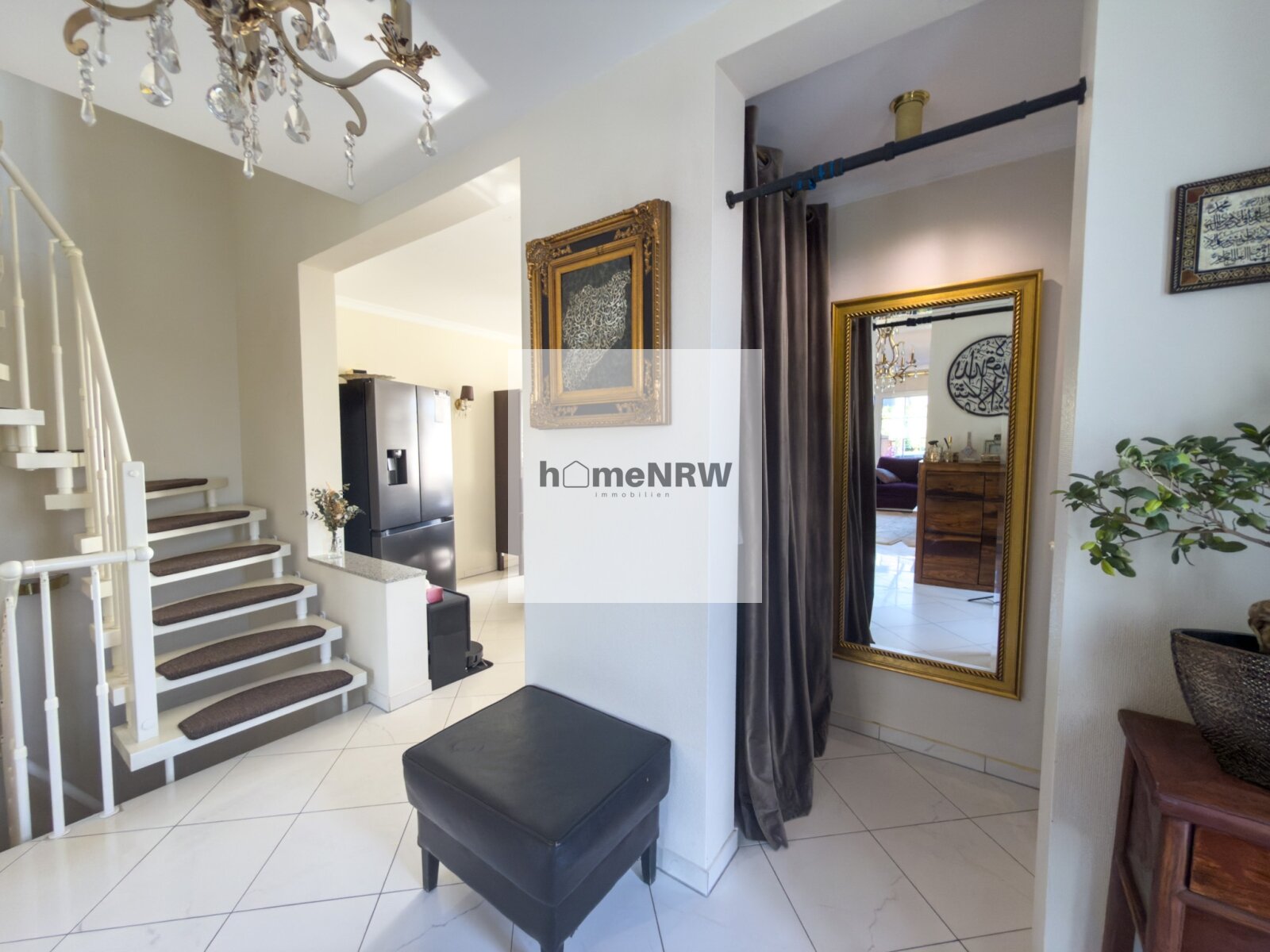 Hochwertiges Einfamilienhaus in Meerbusch – beheizter Pool, eigener Brunnen und Top-Lage