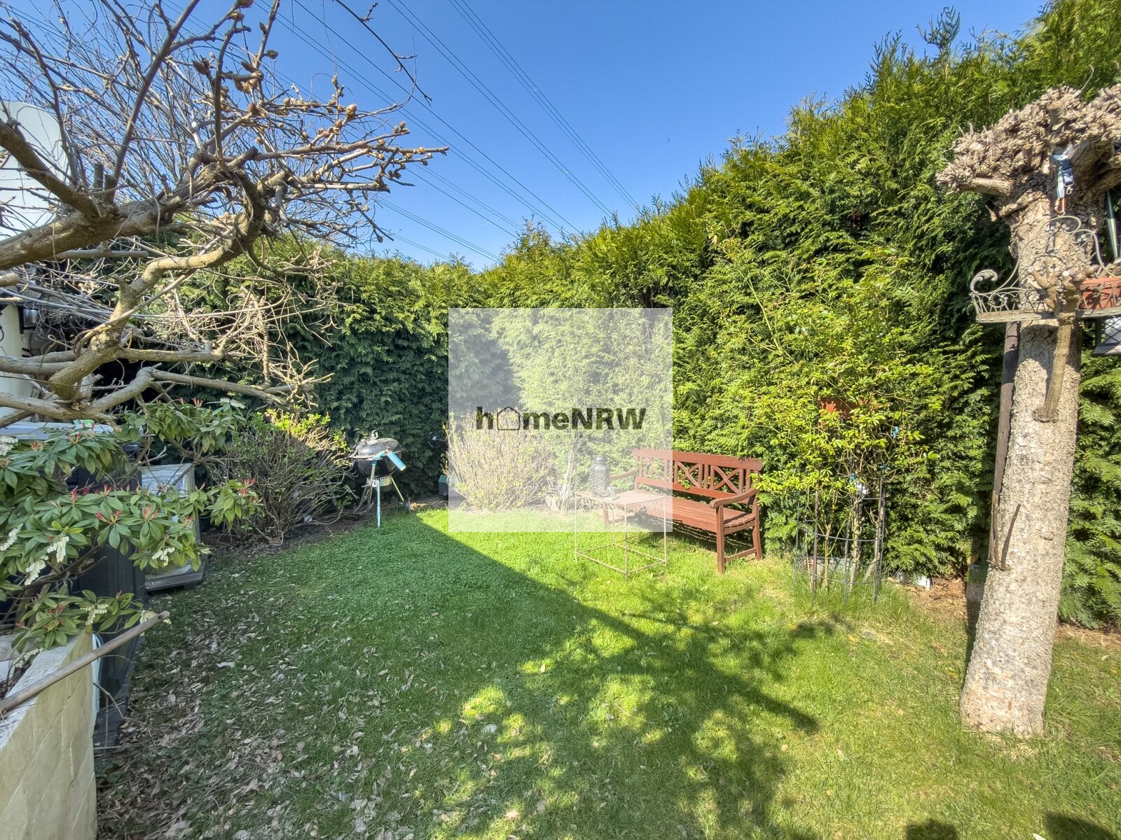 Hochwertiges Einfamilienhaus in Meerbusch – beheizter Pool, eigener Brunnen und Top-Lage