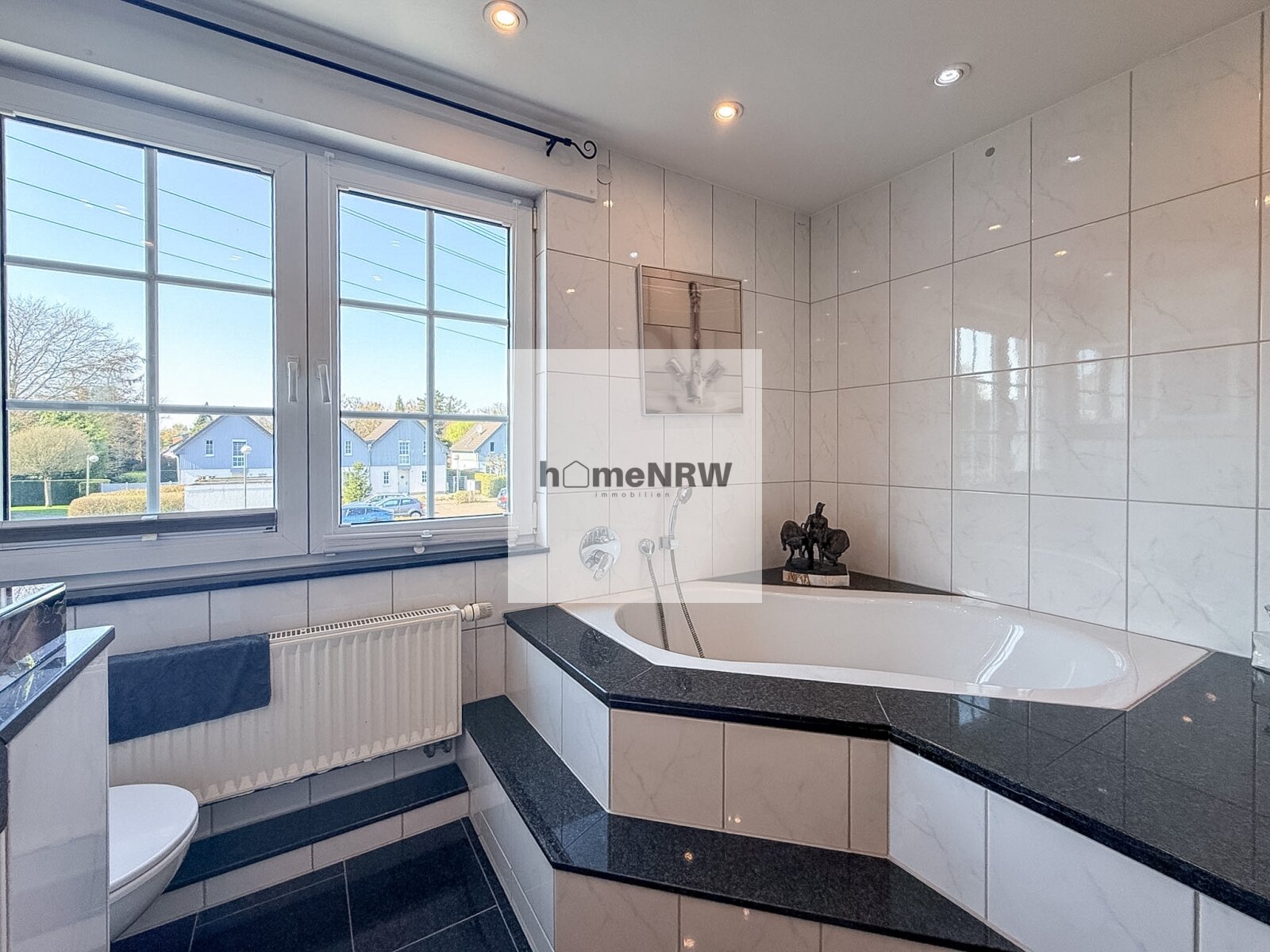 Hochwertiges Einfamilienhaus in Meerbusch – beheizter Pool, eigener Brunnen und Top-Lage