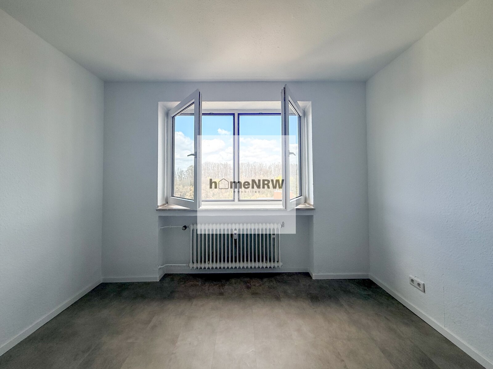 Provisionsfrei! Modernisierte 3,5-Zimmer-Wohnung mit Balkon & Weitblick in Wülfrath