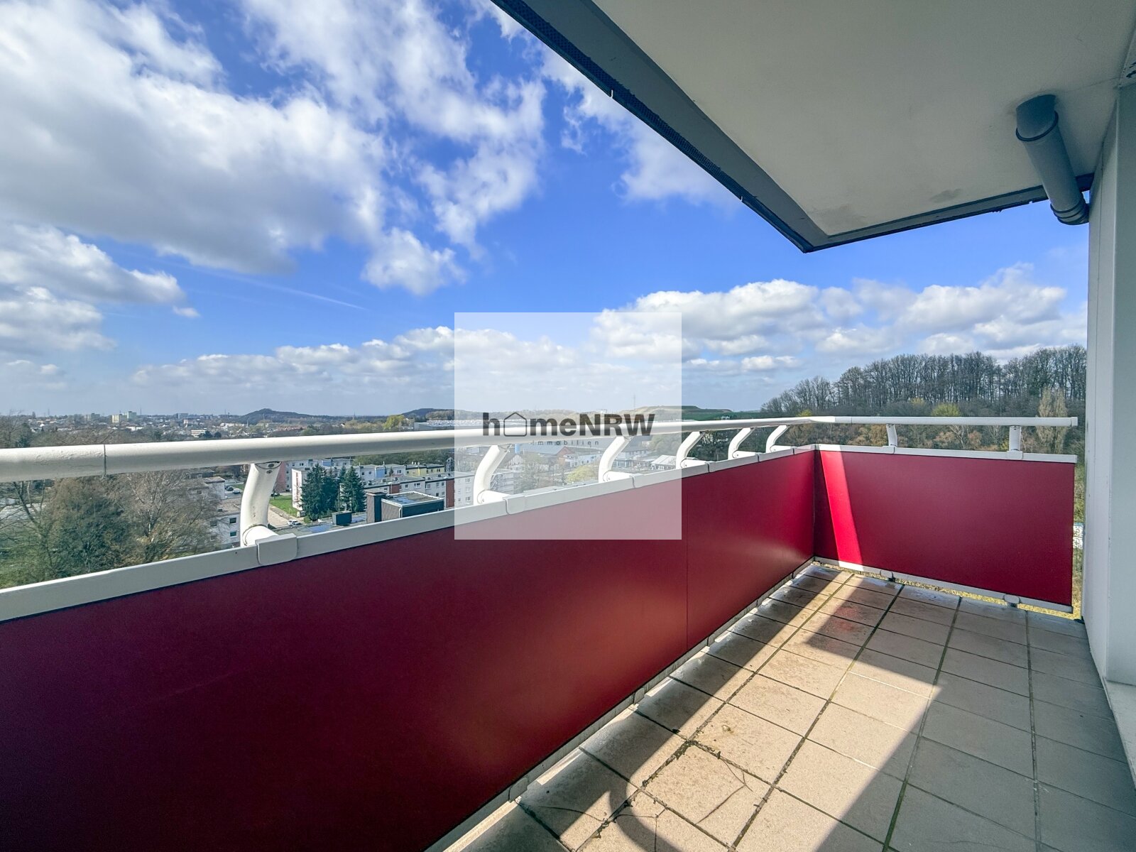 Provisionsfrei! Modernisierte 3,5-Zimmer-Wohnung mit Balkon & Weitblick in Wülfrath