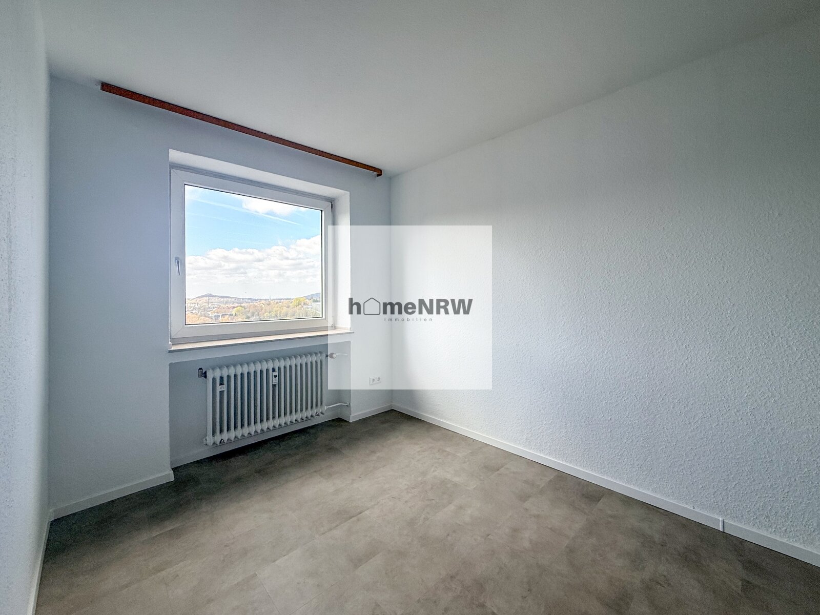 Provisionsfrei! Modernisierte 3,5-Zimmer-Wohnung mit Balkon & Weitblick in Wülfrath