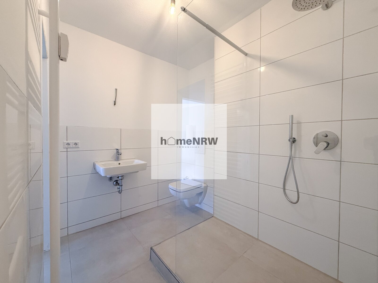 Provisionsfrei! Modernisierte 3,5-Zimmer-Wohnung mit Balkon & Weitblick in Wülfrath