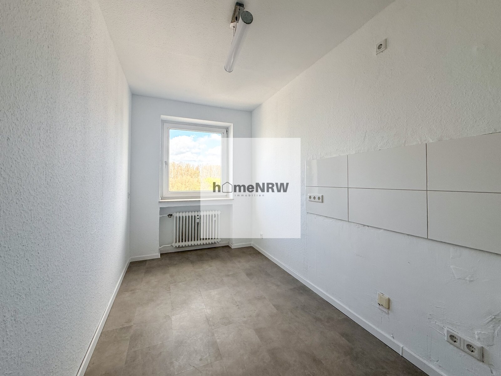 Provisionsfrei! Modernisierte 3,5-Zimmer-Wohnung mit Balkon & Weitblick in Wülfrath