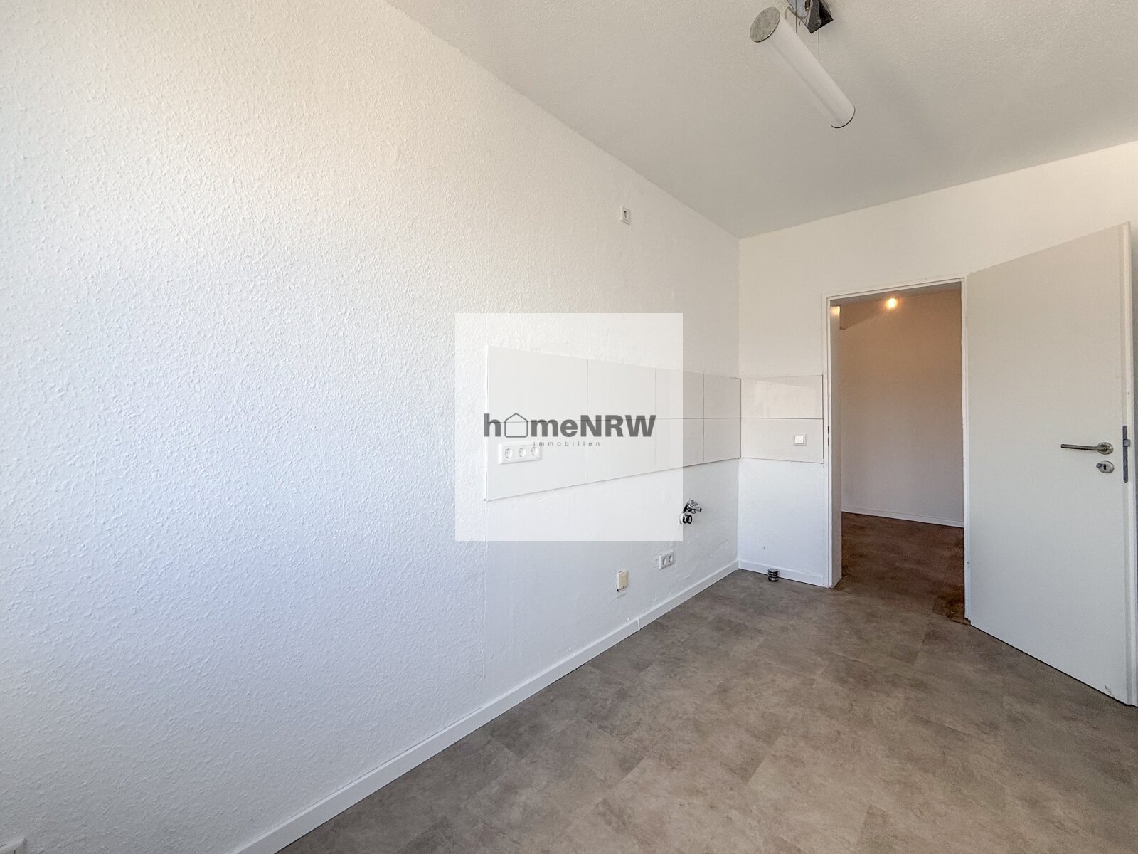 Provisionsfrei! Modernisierte 3,5-Zimmer-Wohnung mit Balkon & Weitblick in Wülfrath