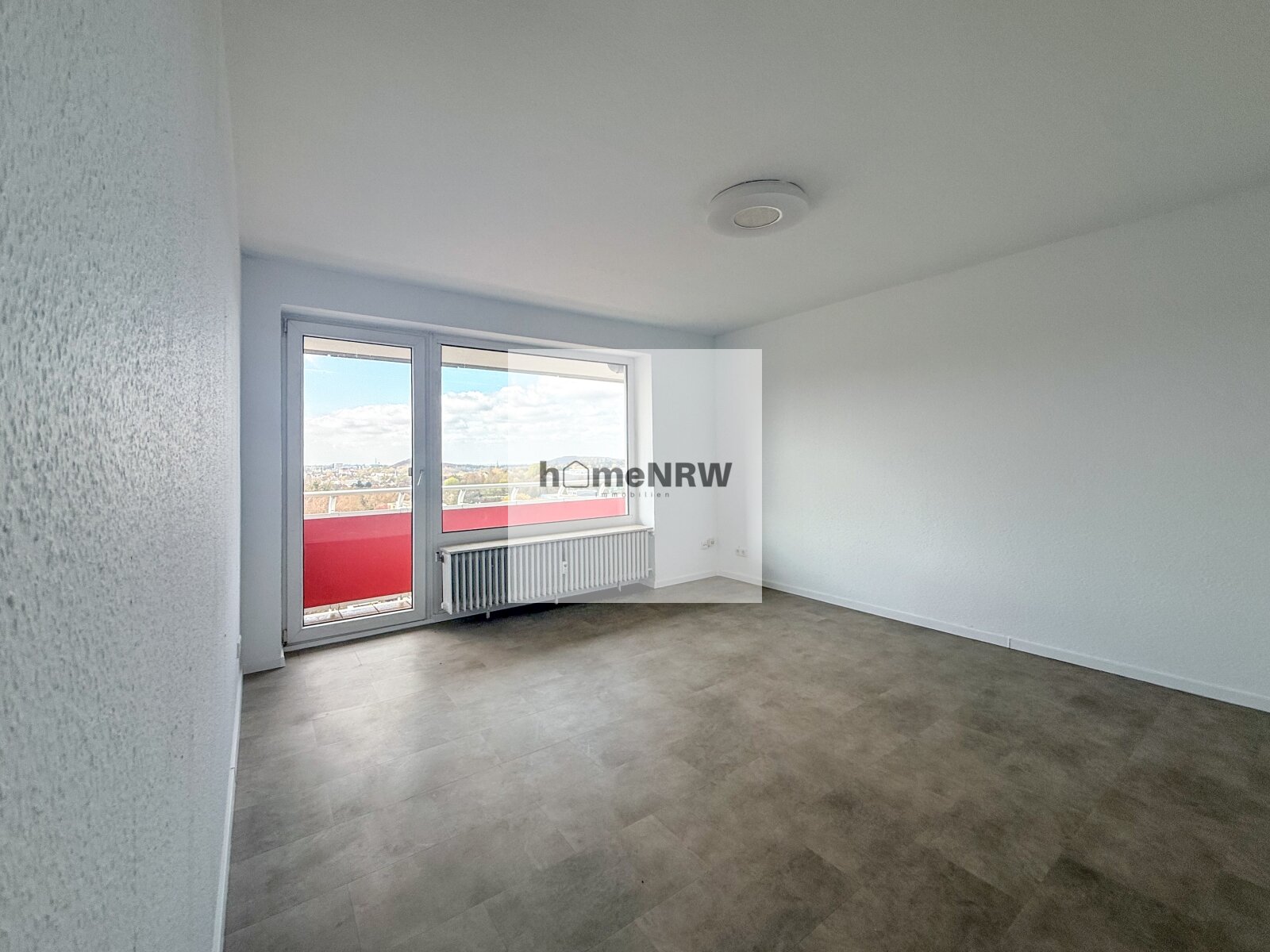 Provisionsfrei! Modernisierte 3,5-Zimmer-Wohnung mit Balkon & Weitblick in Wülfrath
