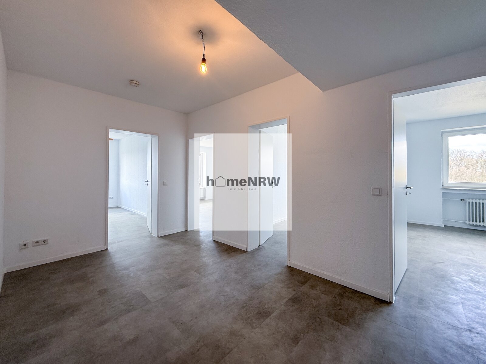 Provisionsfrei! Modernisierte 3,5-Zimmer-Wohnung mit Balkon & Weitblick in Wülfrath 